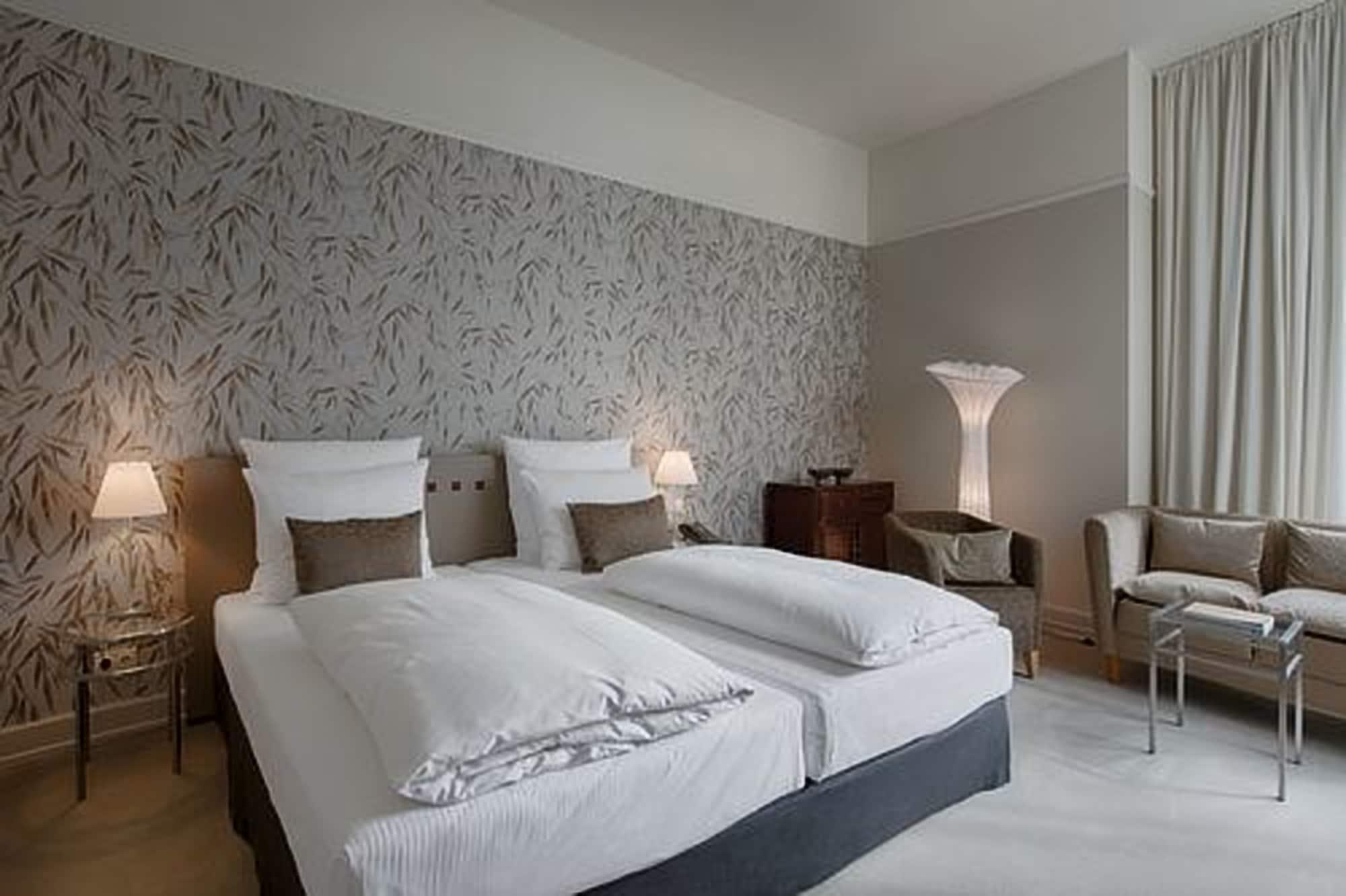 Privathotel Lindtner Hamburk Exteriér fotografie A room at the Hotel Axelmannstein