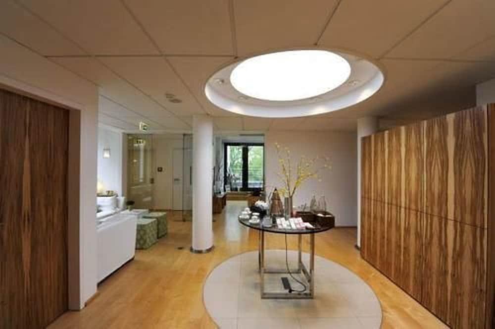 Privathotel Lindtner Hamburk Exteriér fotografie Interior of the German National Museum of Natural History