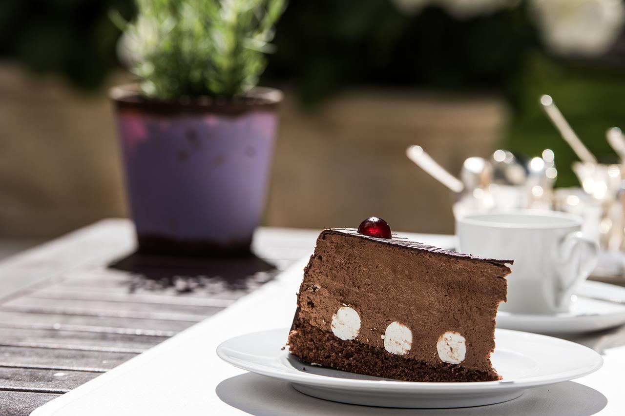 Privathotel Lindtner Hamburk Exteriér fotografie A piece of chocolate cheesecake