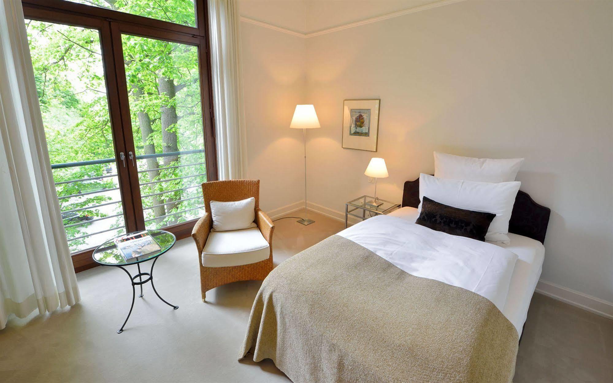 Privathotel Lindtner Hamburk Exteriér fotografie A bedroom at the hotel