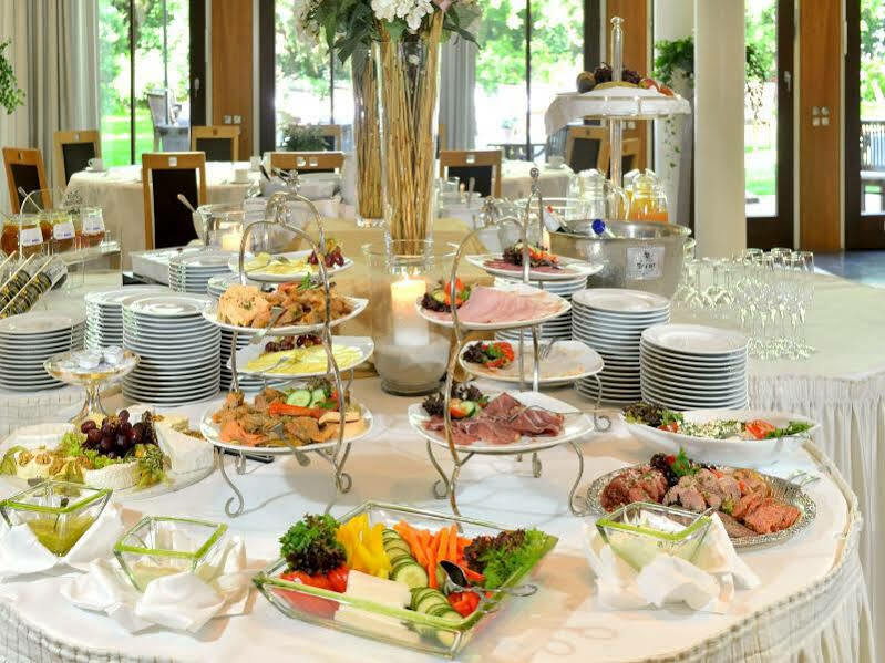 Privathotel Lindtner Hamburk Exteriér fotografie A buffet